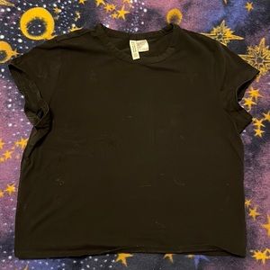 Black cropped tshirt